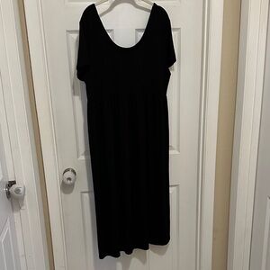 NWOT, Ingrid & Isabel Black Short Sleeve Maternity Dress